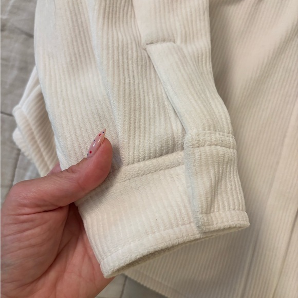 ALO Yoga Mountain Side Shaket in Ivory XS - Picture 6 of 13